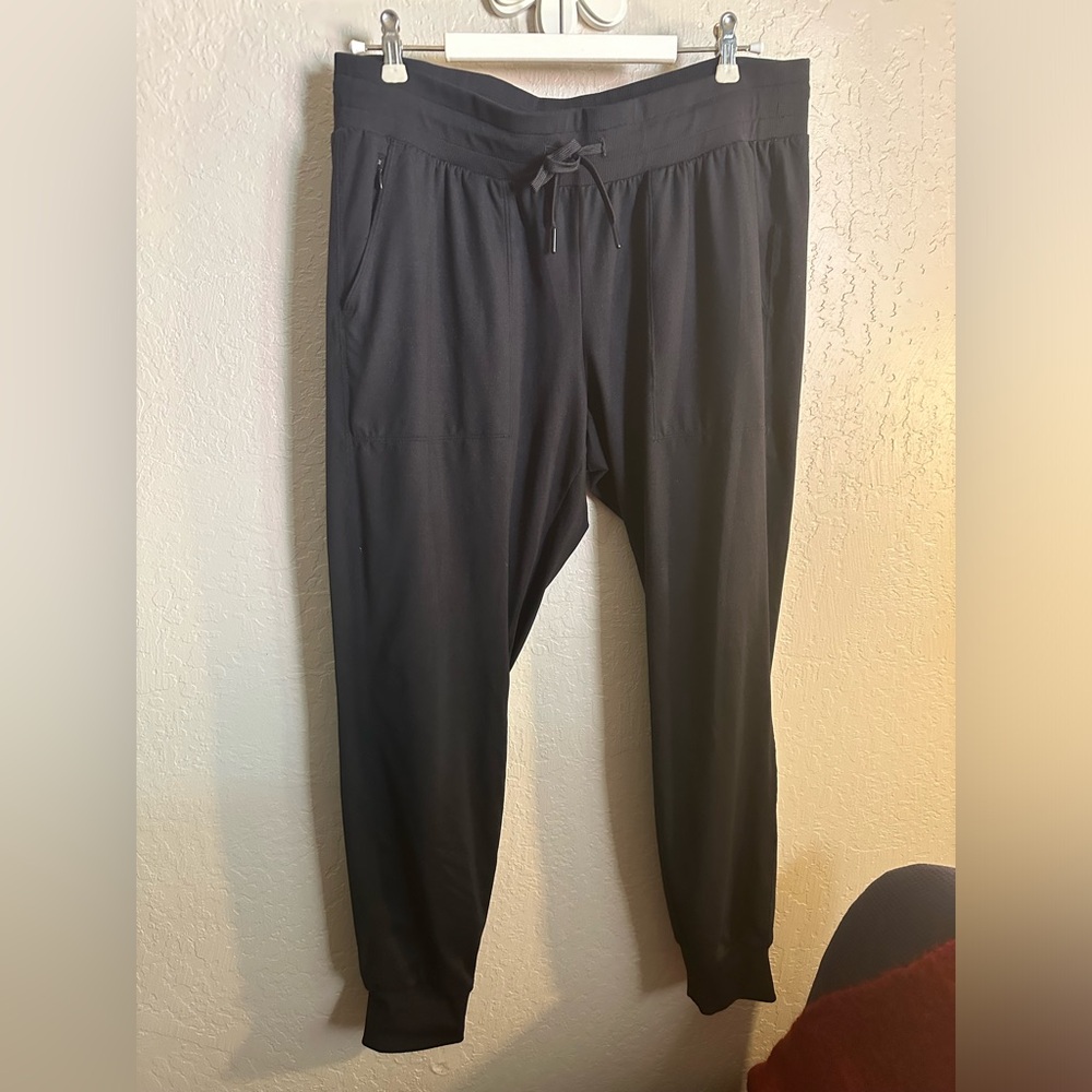 New with out tags Zella joggers black size large